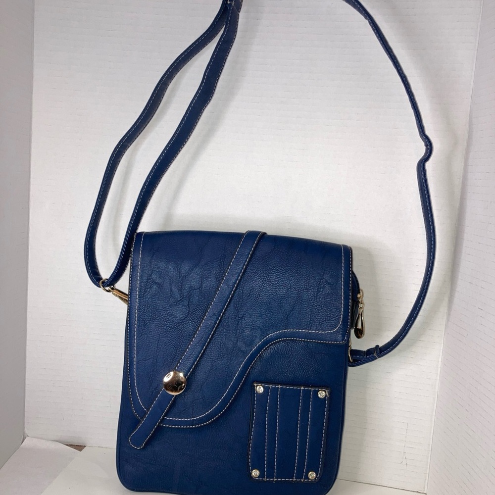 Feminag  Blue Leather Cross-body saddlebag style Gold Zipper 2 Compartment Purse